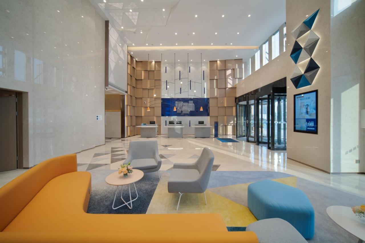 Holiday Inn Express Shanghai Huijin, an IHG Hotel Bagian luar foto