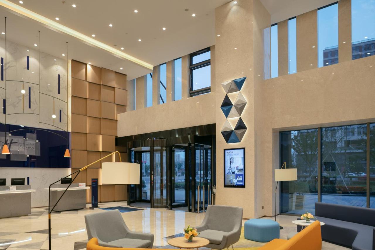 Holiday Inn Express Shanghai Huijin, an IHG Hotel Bagian luar foto