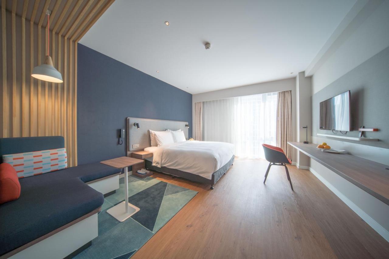 Holiday Inn Express Shanghai Huijin, an IHG Hotel Bagian luar foto