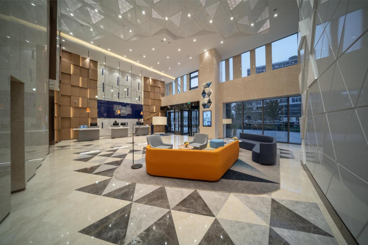 Holiday Inn Express Shanghai Huijin, an IHG Hotel Bagian luar foto