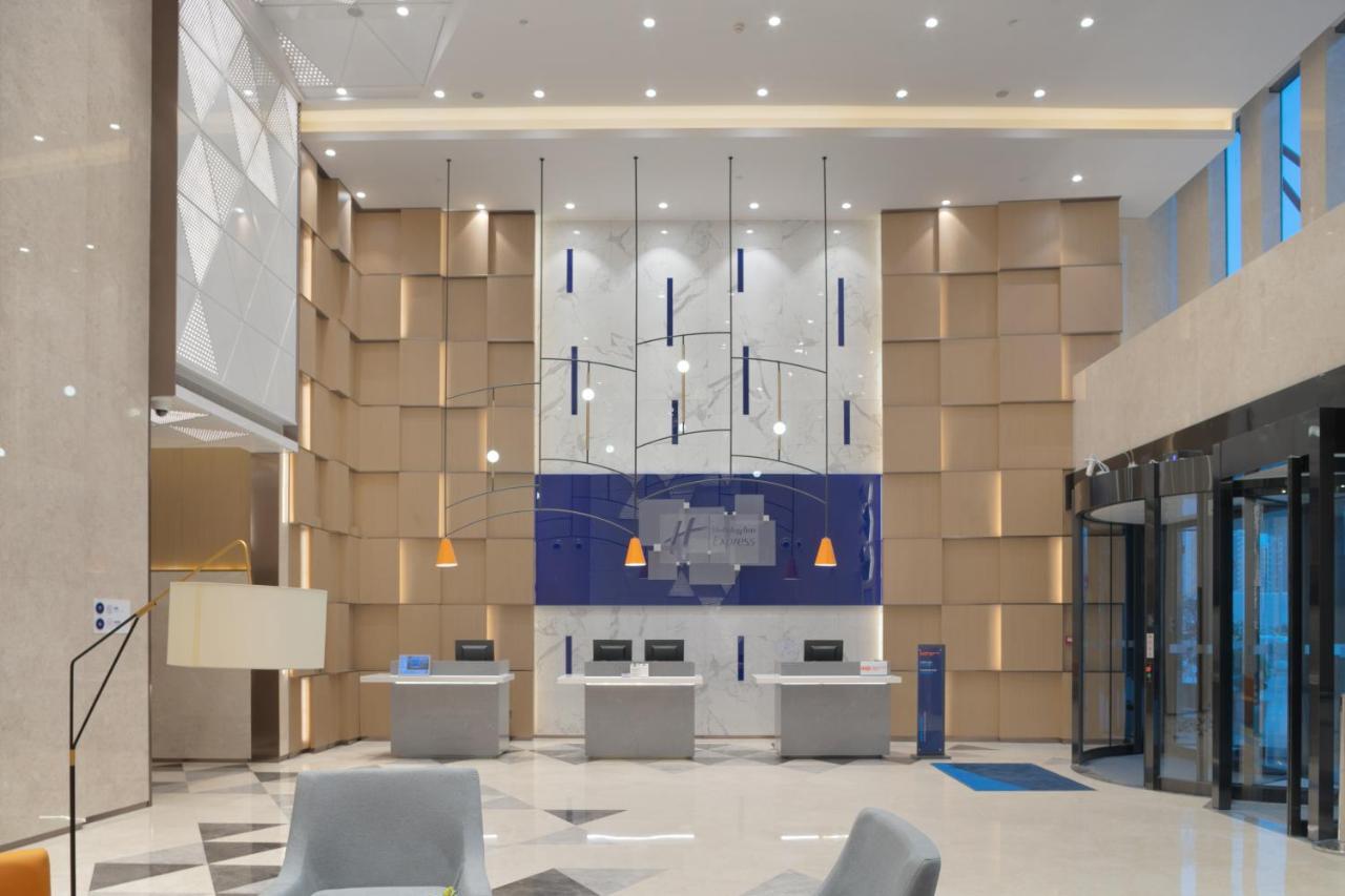 Holiday Inn Express Shanghai Huijin, an IHG Hotel Bagian luar foto